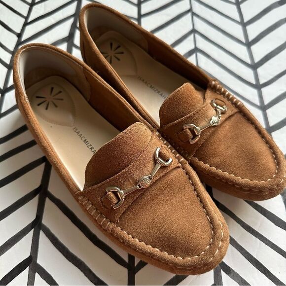 Issac Mizrahi Live Size 9 Tan Loafers with Gold Accent - Picture 1 of 3